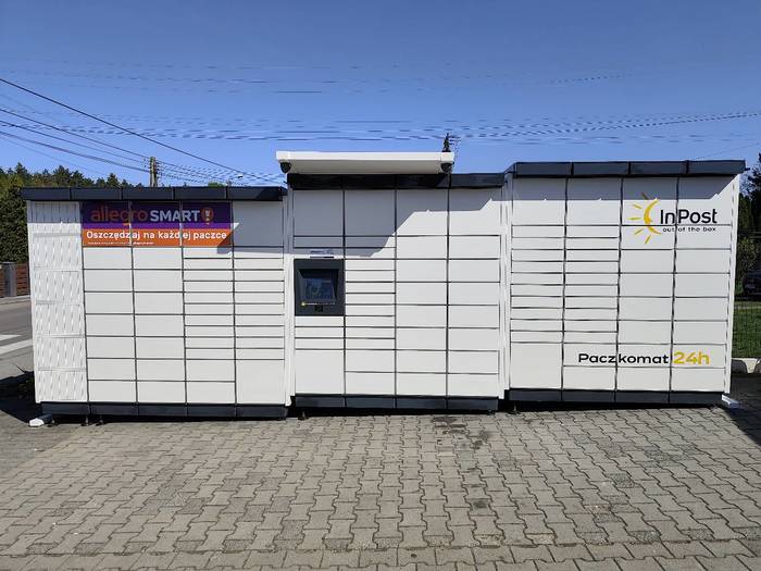 Paczkomat JAW24M przy sali bankietowej
