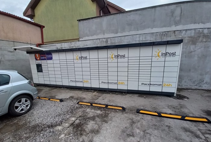 Поштомат JBI01M Na parkingu przy Urzędzie Miasta