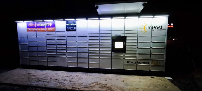 Paczkomat JBN06M Na parkingu