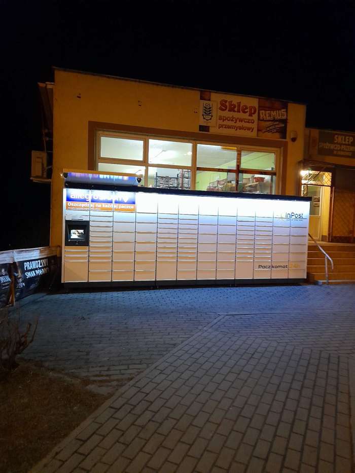 Поштомат JBO01M Przed sklepem spożywczym