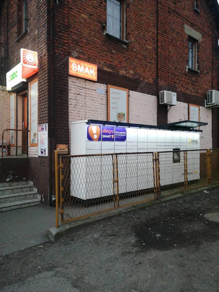 Parcel Locker JEJ01M Obok sklepu