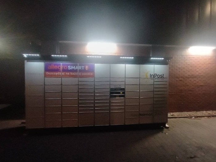 Paczkomat JGO02BAPP za Marketem Aldi