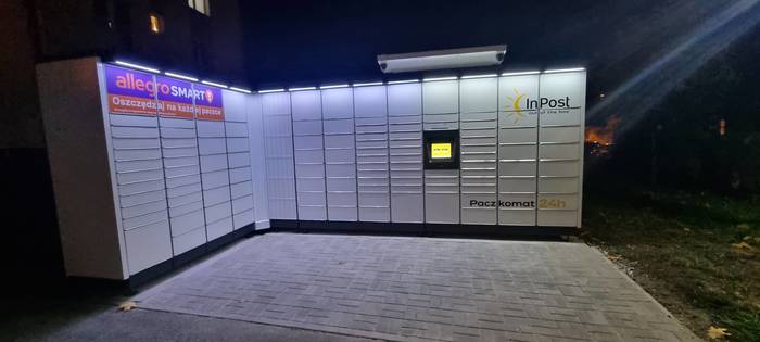 Paczkomat JGO32M Niedaleko sklepu Społem.