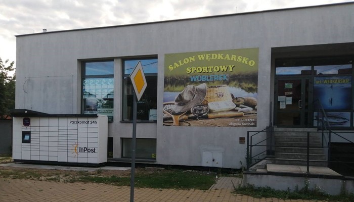 Paczkomat JLU01M Przy budynku usługowym