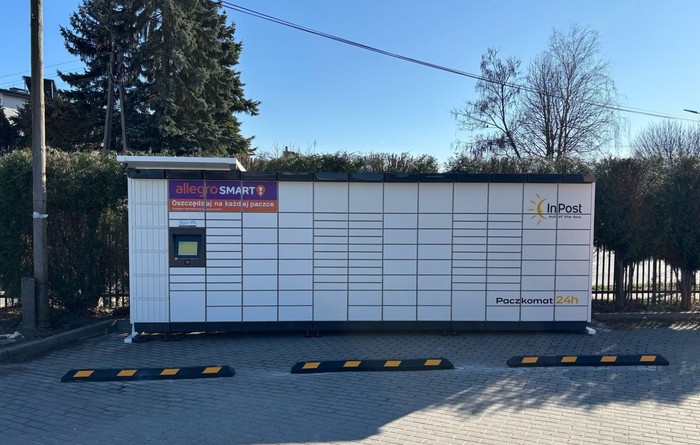 Paczkomat JLU05M Przy sklepie spożywczym