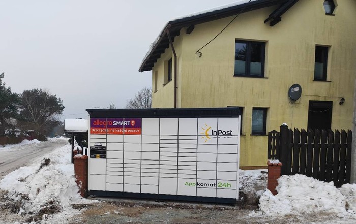 Paczkomat JNO01BAPP przy obiekcie mieszkaniowym