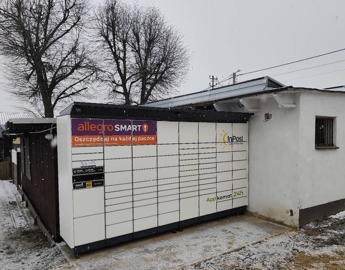 Paczkomat JNQV01BAPP Przy sklepie
