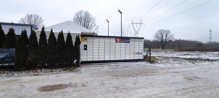Parcel Locker JOF01N Przy Myjni Józefin po prawej stronie