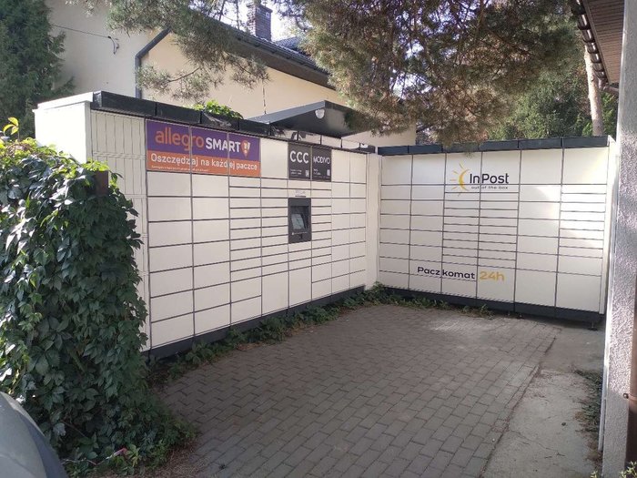 Paczkomat JOZ06M Po lewej stronie od wejścia