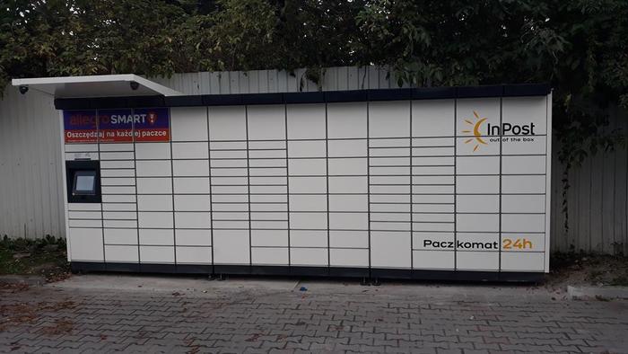 Paczkomat JPM02M na parkingu PoloMarket