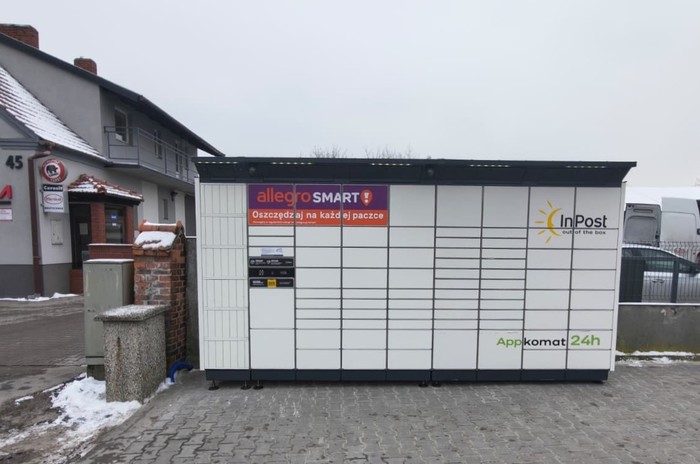 Paczkomat JRC03BAPP parking przy hurtowni budowlanej