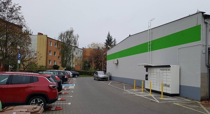Paczkomat JRC03M Za sklepem Stokrotka