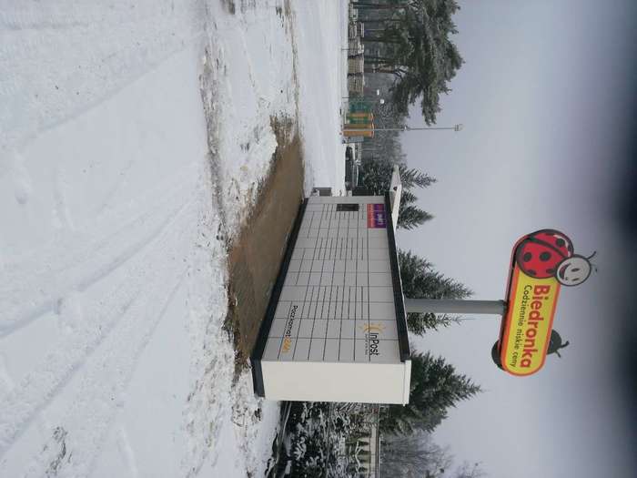 Paczkomat JRC16M przy myjni samochodowej