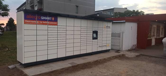 Parcel Locker JRL01M parking przy sklepie spożywczym