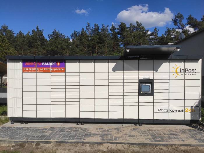 Paczkomat JSI04M na terenie prywatnej posesji