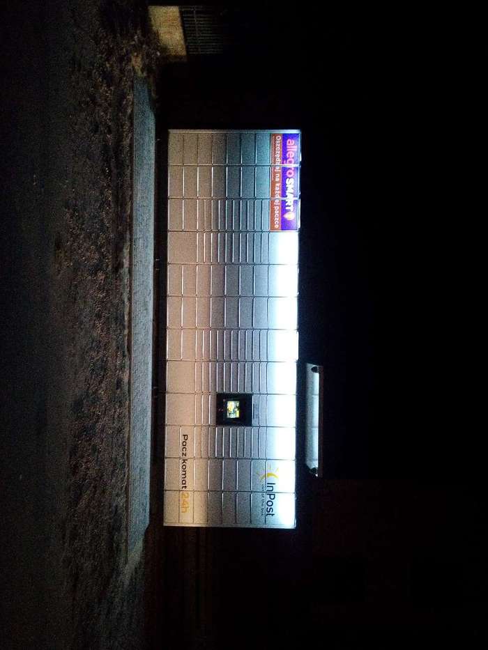 Paczkomat JSO01M Przy sklepie  Delikatesy Misia