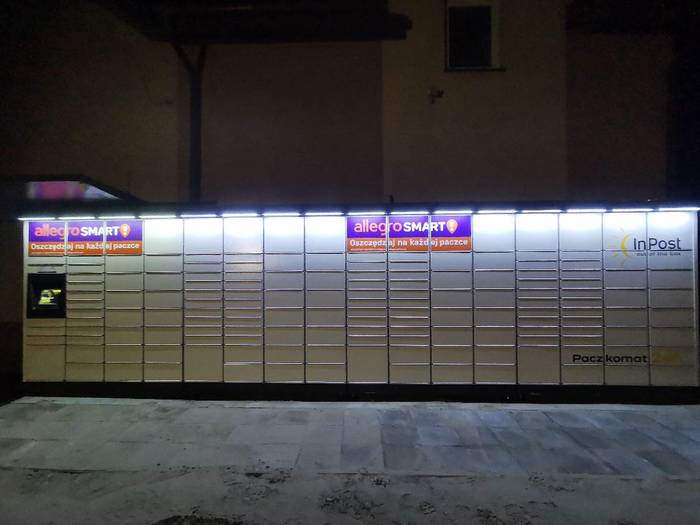 Paczkomat JSW01M Przy sklepie Delikatesy Centrum