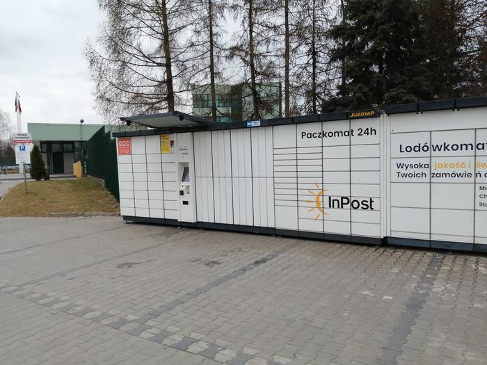 Paczkomat JUZ01AP Przy budynku usługowym