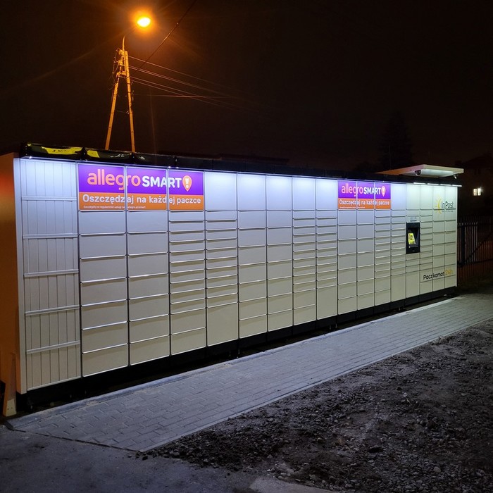 Parcel Locker JUZ04M przy budynku biurowym MAK DOM