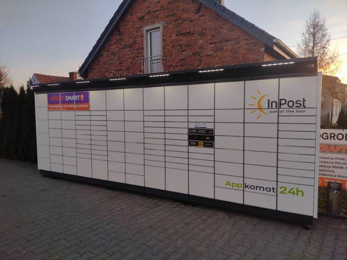 Paczkomat JWA01BAPP Przy sklepie spożywczym
