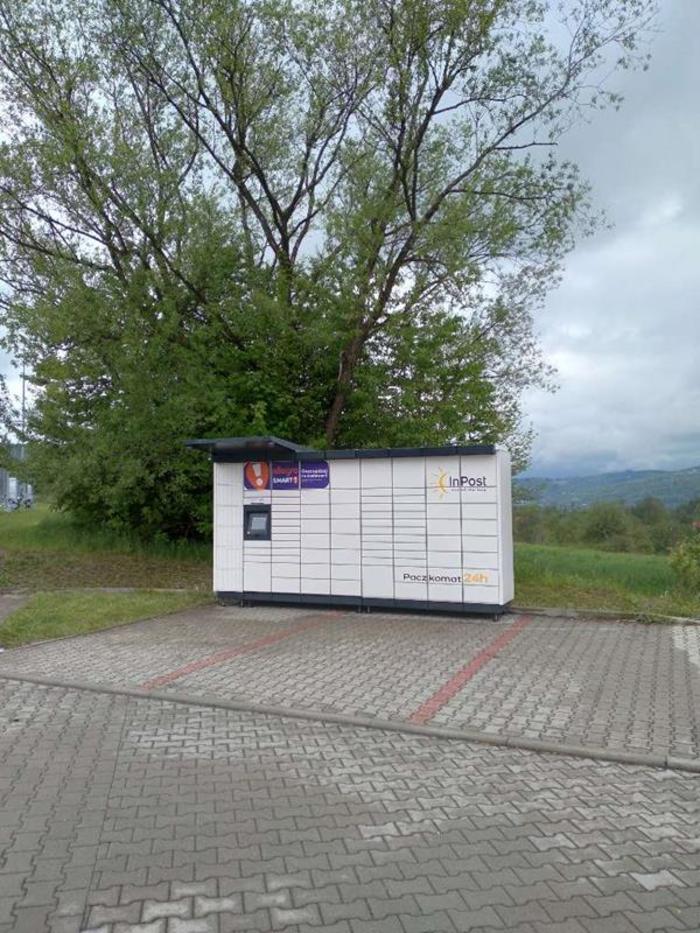 Paczkomat JYN01M parking przy boisku sportowym