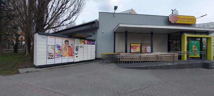 Paczkomat JZD02A Przy markecie Biedronka