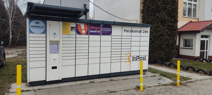 Paczkomat JZD06A Na parkingu przy ul. Truskawkowa 1