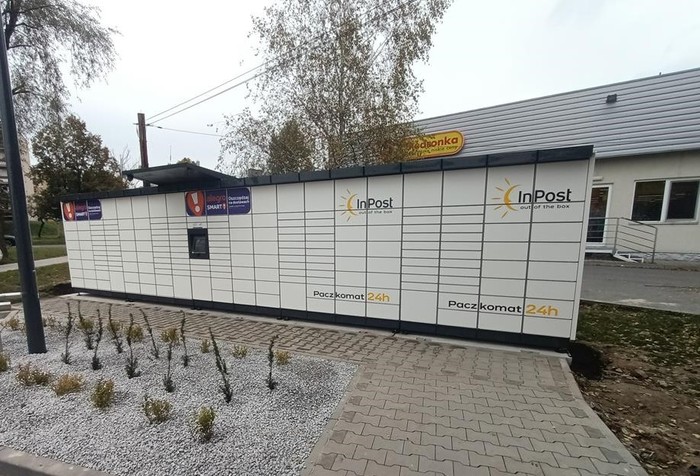 Paczkomat JZD14M parking sklepu Lidl