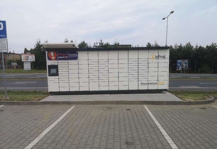 Paczkomat JZD21M na stacji paliw MOYA
