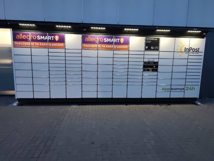 Paczkomat KAL01BAPP parking przy Lewiatanie
