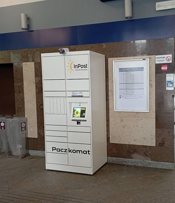 Paczkomat KAL02HP poczekalnia dworca PKP