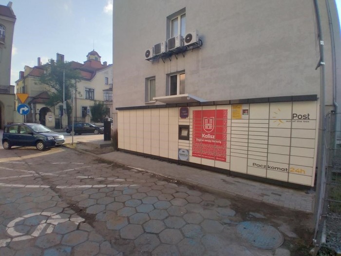 Paczkomat KAL06M Budynek Urzędu Miasta od ul. Krótkiej