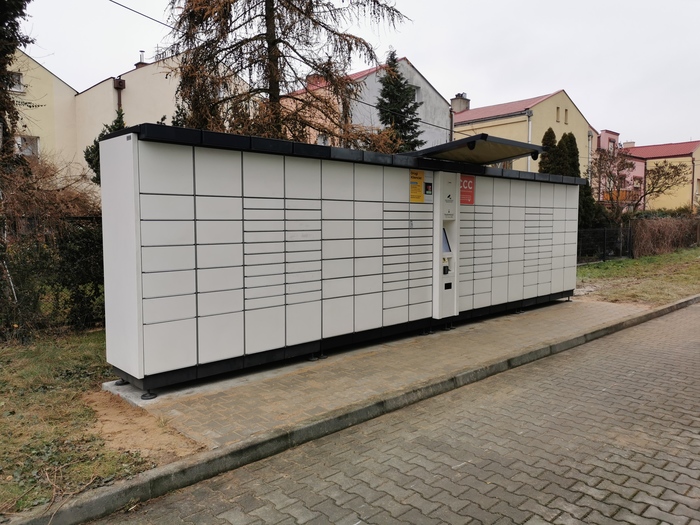 Paczkomat KAL10A Przy parkingu salonu meblowego BRW