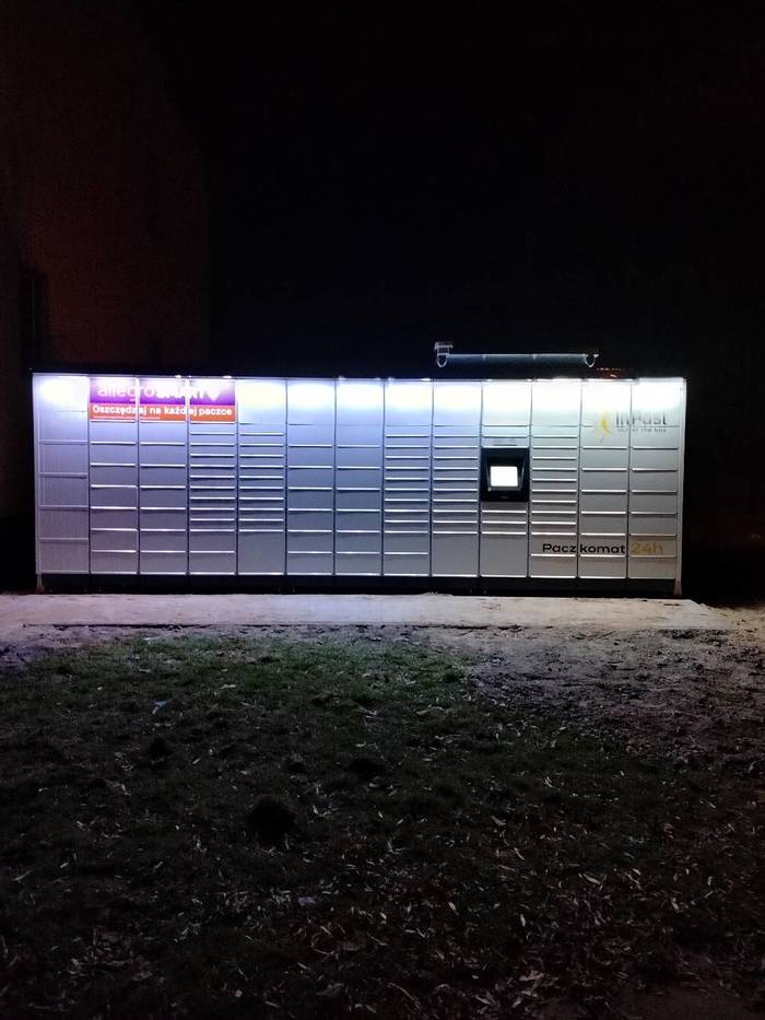 Paczkomat KAL30M Na parkingu przy OSP Piwonice