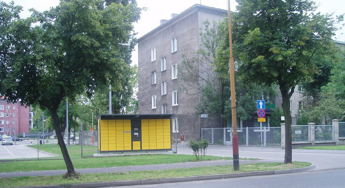 Paczkomat KAL356 Przy parkingu Uniwersytetu im. A. Mickiewicza