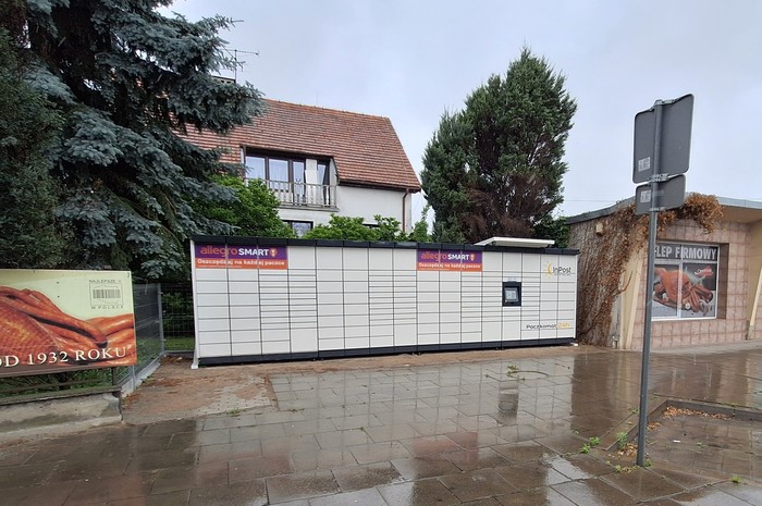 Parcel Locker KAL35M przy sklepie spożywczym
