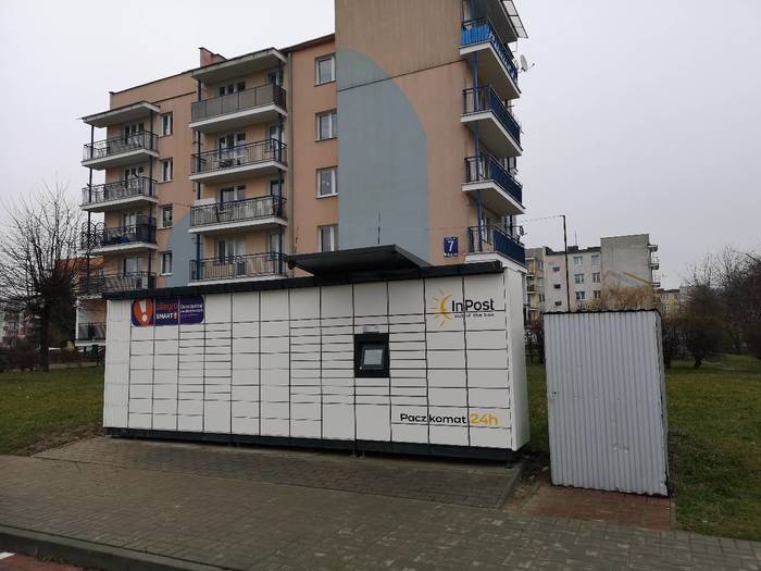 Paczkomat KAR06M Przy bloku Gmeinera 7