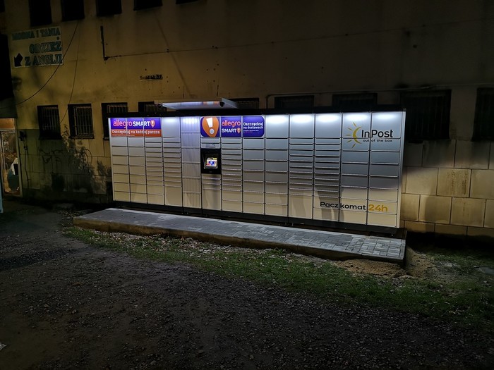 Paczkomat KAR10M Przy Centrum Handlowym