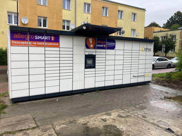 Paczkomat KAR12M Parking przy sklepie GAMA