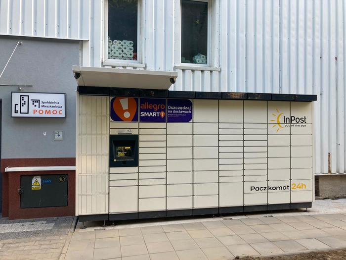 Paczkomat KAR13M Biurowiec Spółdzielni Pomoc