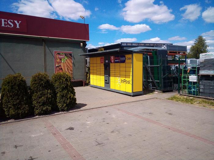 Paczkomat KAS01G parking sklepu