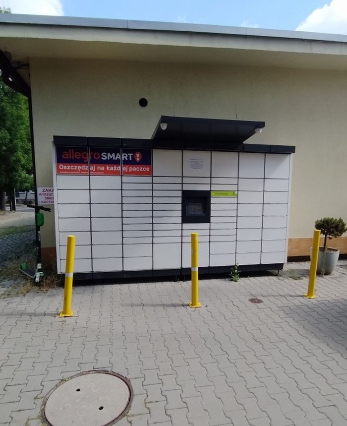 Paczkomat KAT04M Przy sklepie Społem