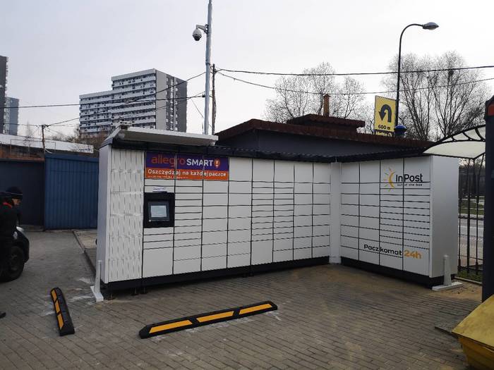 Paczkomat KAT139M na targowisku miejskim