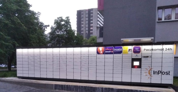 Paczkomat KAT16M Przy sklepie spożywczym