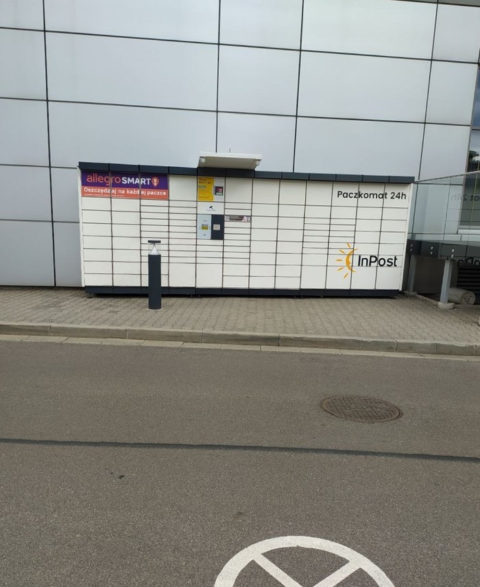 Parcel Locker KAT18N Parking za budynkiem ING