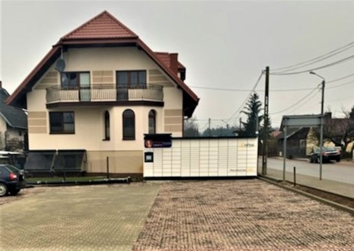 Paczkomat KBE01M Delikatesy Kulfon Parking