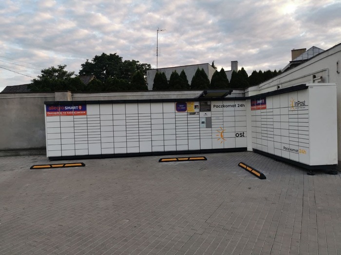 Paczkomat KBI02N Lokalizacja przy piekarni Feniks