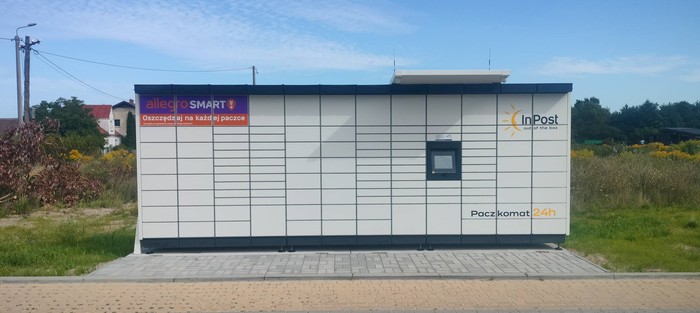 Paczkomat KBY03M Na posesji prywatnej