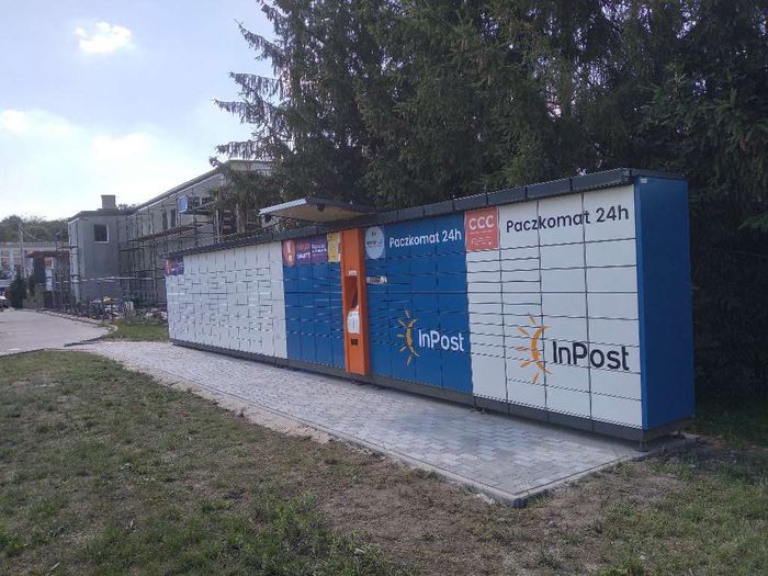 Paczkomat KDD01A przy markecie Mila