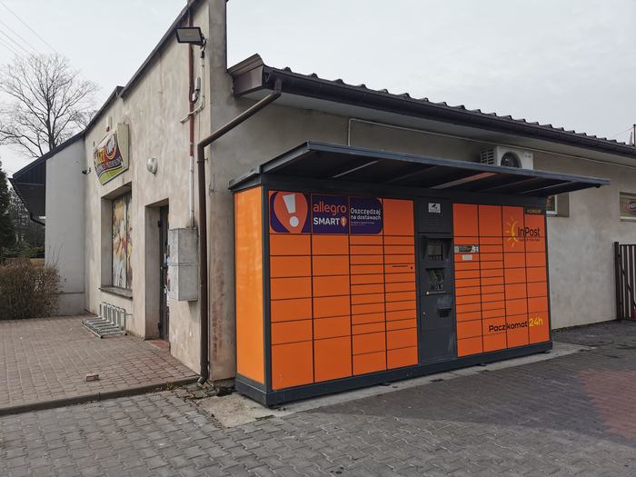 Paczkomat KDR01F Przy sklepie Żabka